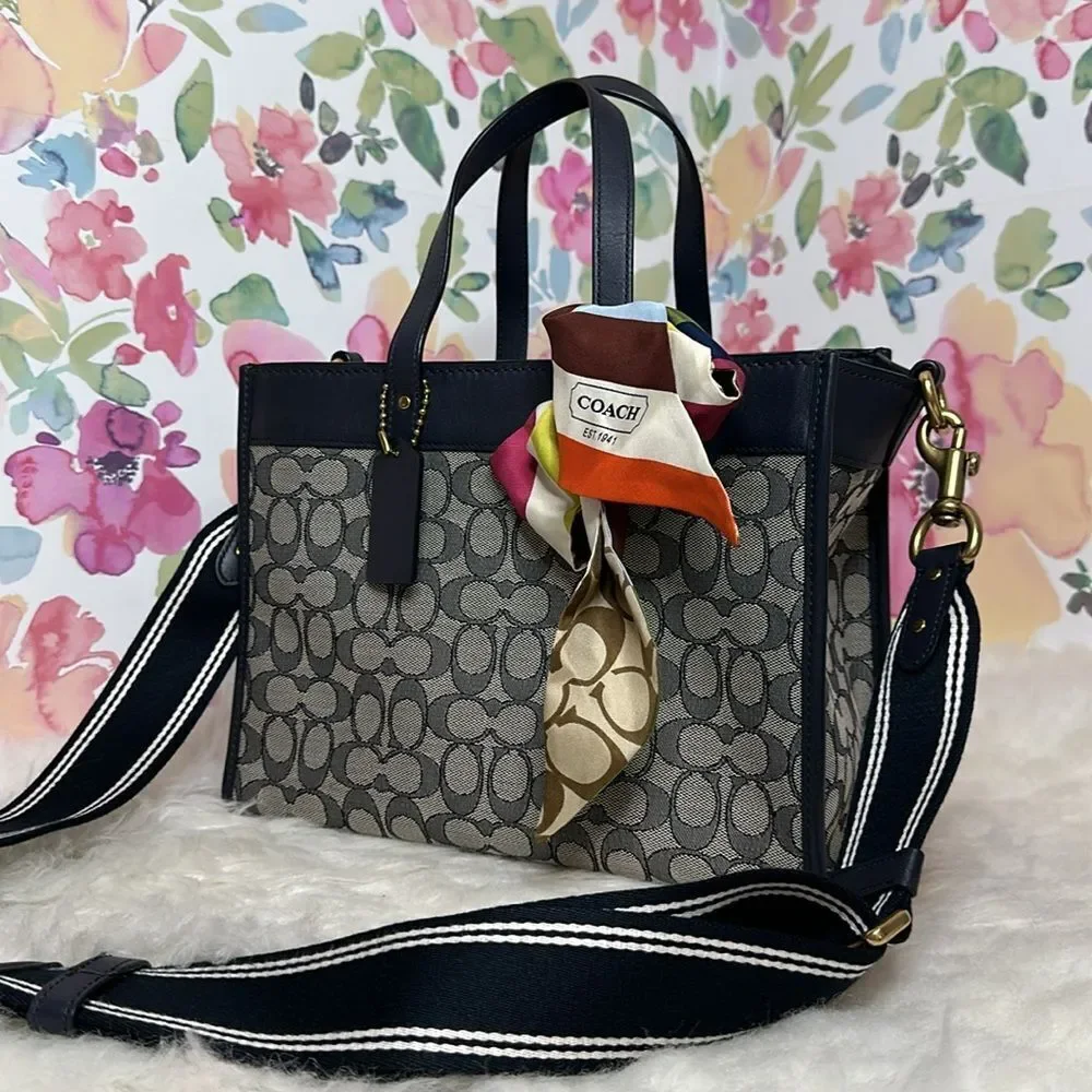 💯Authentic Coach Tote Monogram Handbag🍀